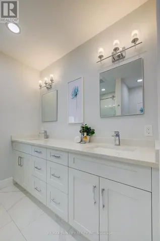 439 Northlake Drive Waterloo ON N2V 1Y6