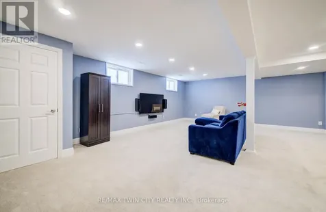 439 Northlake Drive Waterloo ON N2V 1Y6