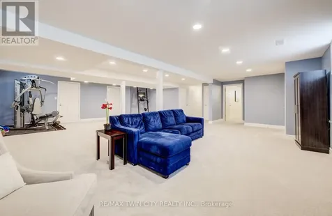 439 Northlake Drive Waterloo ON N2V 1Y6