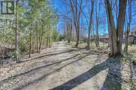 439 Northlake Drive Waterloo ON N2V 1Y6