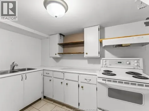 962 Merritt Windsor ON N9B 3C5