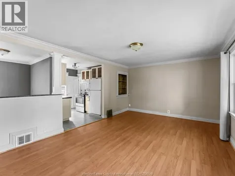 962 Merritt Windsor ON N9B 3C5