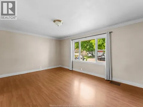 962 Merritt Windsor ON N9B 3C5