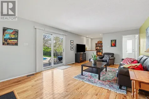26 Delong Drive Ottawa ON K1J 8H4