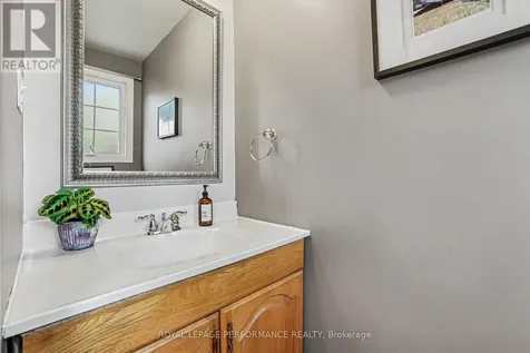 26 Delong Drive Ottawa ON K1J 8H4