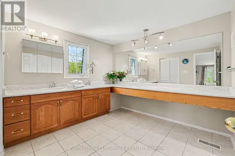 26 Delong Drive Ottawa ON K1J 8H4