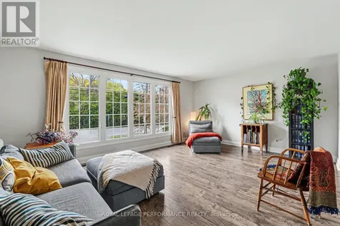 26 Delong Drive Ottawa ON K1J 8H4