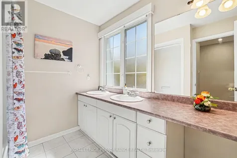 26 Delong Drive Ottawa ON K1J 8H4