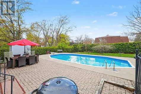 26 Delong Drive Ottawa ON K1J 8H4