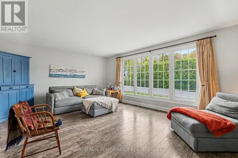 26 Delong Drive Ottawa ON K1J 8H4