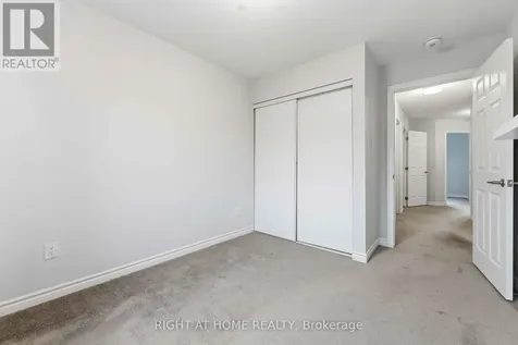 709 Derreen Avenue Ottawa ON K2S 2Z2