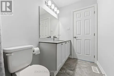 709 Derreen Avenue Ottawa ON K2S 2Z2