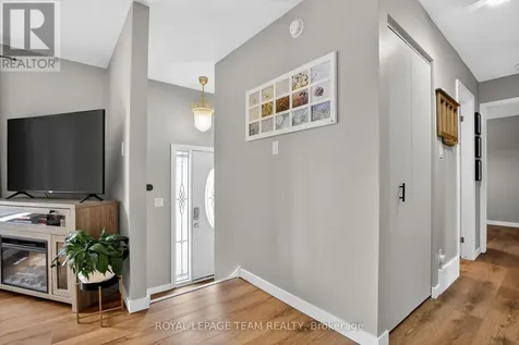 44 Ballantrae Way Ottawa ON K2L 1N5