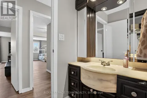 44 Ballantrae Way Ottawa ON K2L 1N5