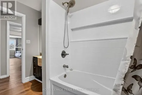 44 Ballantrae Way Ottawa ON K2L 1N5