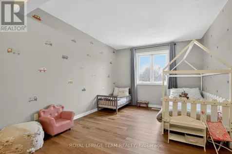 44 Ballantrae Way Ottawa ON K2L 1N5