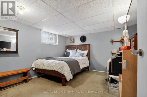 44 Ballantrae Way Ottawa ON K2L 1N5