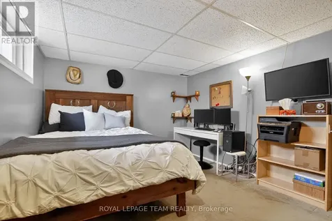 44 Ballantrae Way Ottawa ON K2L 1N5