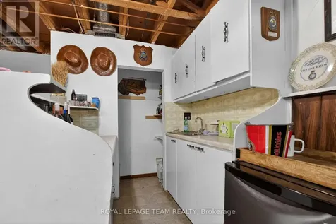 44 Ballantrae Way Ottawa ON K2L 1N5