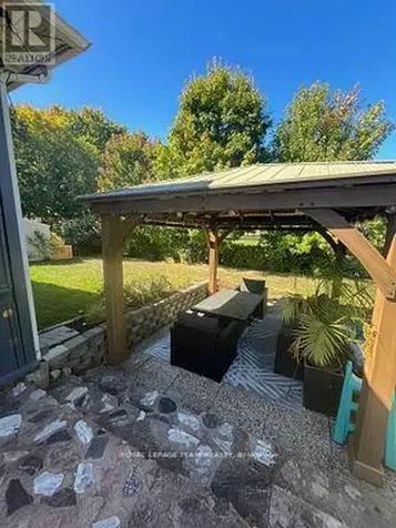 44 Ballantrae Way Ottawa ON K2L 1N5