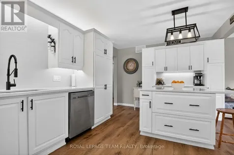 44 Ballantrae Way Ottawa ON K2L 1N5