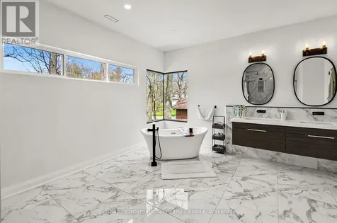 71 Oak Lea Boulevard Wasaga Beach ON L9Z 2V1