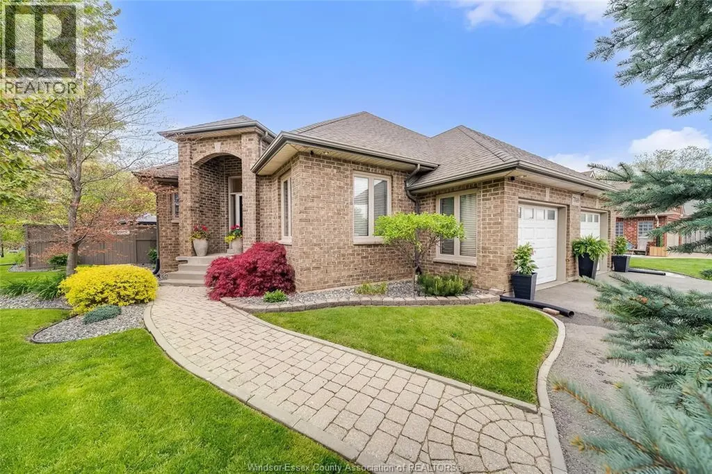 7840 Stella Crescent Windsor ON N8T 3R8