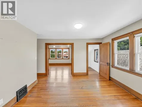 1077 Moy Avenue Windsor ON N9A 2P2