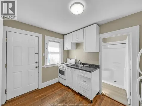1077 Moy Avenue Windsor ON N9A 2P2