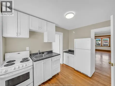 1077 Moy Avenue Windsor ON N9A 2P2