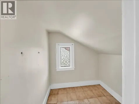 1077 Moy Avenue Windsor ON N9A 2P2