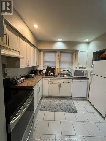 1077 Moy Avenue Windsor ON N9A 2P2