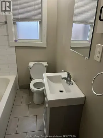 1077 Moy Avenue Windsor ON N9A 2P2