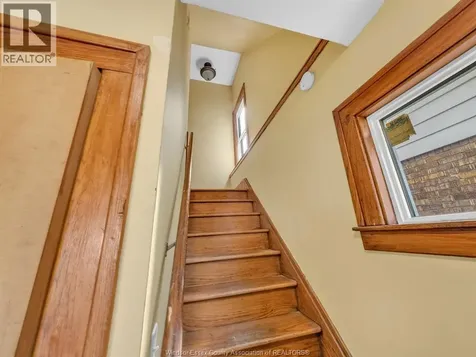 1077 Moy Avenue Windsor ON N9A 2P2