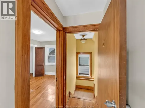 1077 Moy Avenue Windsor ON N9A 2P2