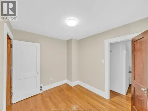 1077 Moy Avenue Windsor ON N9A 2P2