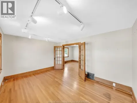 1077 Moy Avenue Windsor ON N9A 2P2