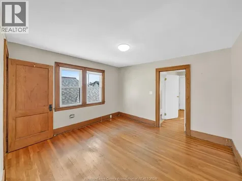 1077 Moy Avenue Windsor ON N9A 2P2
