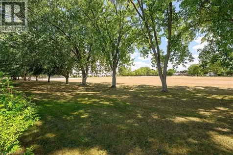 24 Oxford Street Brantford ON N3R 5C6
