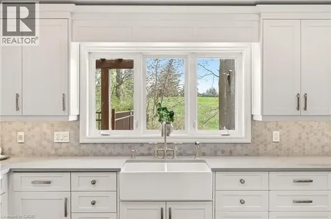 707 Eagle Drive Burlington ON L7T 2Z8