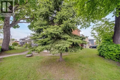688-690 Parent Avenue Windsor ON N9A 2C5