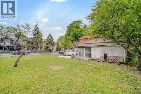688-690 Parent Avenue Windsor ON N9A 2C5