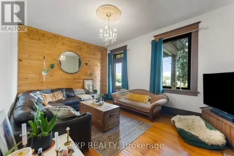48 Hall Avenue East Renfrew ON K7V 2S3