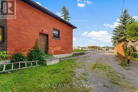 48 Hall Avenue East Renfrew ON K7V 2S3