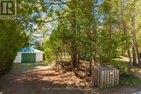 138 Third Avenue North South Bruce Peninsula ON N0H 2G0