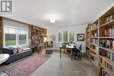 6922 Flewellyn Road Ottawa ON K2S 1A9