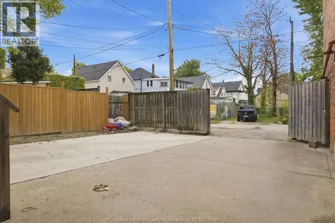 1453-1455 Wyandotte Street Windsor ON N9A 3L1