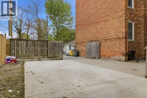 1453-1455 Wyandotte Street Windsor ON N9A 3L1