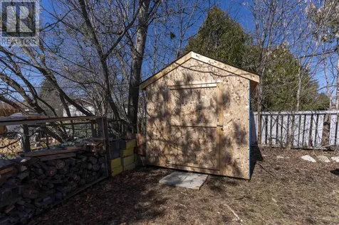 76 Algonquin Ave S Thunder Bay ON P7B 4S6