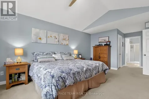 18 Rivergreen Crescent Ottawa ON K2M 2E1